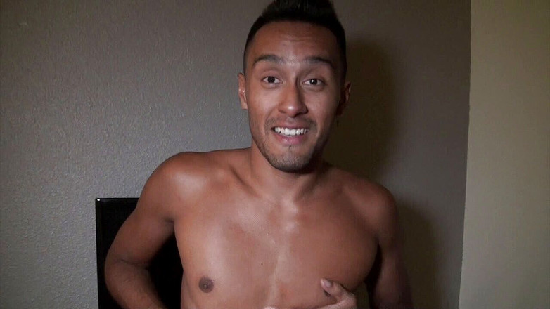 YOUNG FUCKED BY OLDER: Seksi latin izci babacık tarafından eğlence için sikiliyor