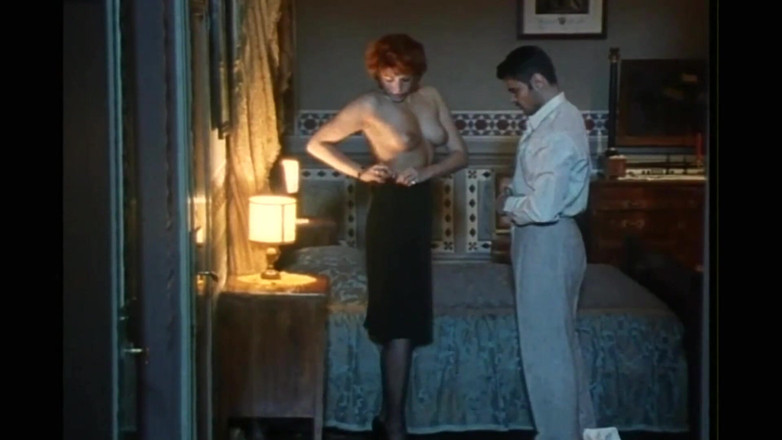 Vintage megastore: Sexy děvka s krátkými vlasy saje ptáka cumming do pusy