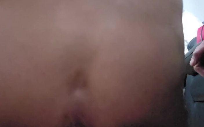 Chris_snoopy_91: Cavalca il dildo mostruoso e viene