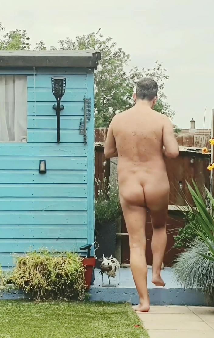 MaleModel: 정원 누드 / 노출 (1 부)