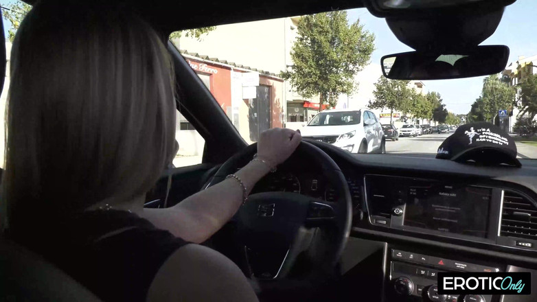 ONLYFREAKSX: 他们认识了 10 分钟，在马略卡岛的阳光下在门廊上做爱