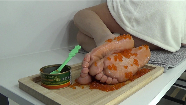 AnnaBUST: Kırışık Bacaklar, Kırmızı Havyarlı MILF'ler.