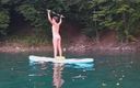 Fap flix: Sexy MILF Macht Nackt Standup Paddle Auf See