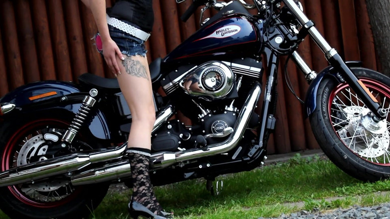 Public Entertainment: Tattooed stepmom on the bike