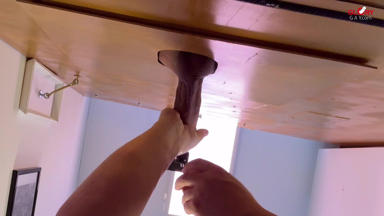 GLORYHOLEGAYS: Crăciun cu prăjituri și cremă El împușcă... Apoi mănânc prăjitura înmuiată în spermă. Îl mănânci...