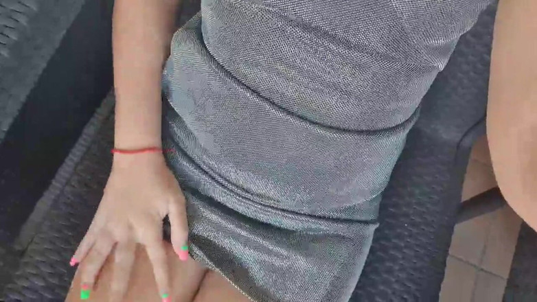 TheloveStory: Sexy und geiles teen berührt im freien ihre süße muschi