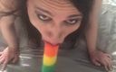 KiraTransFetish: Scopata con un dildo arcobaleno