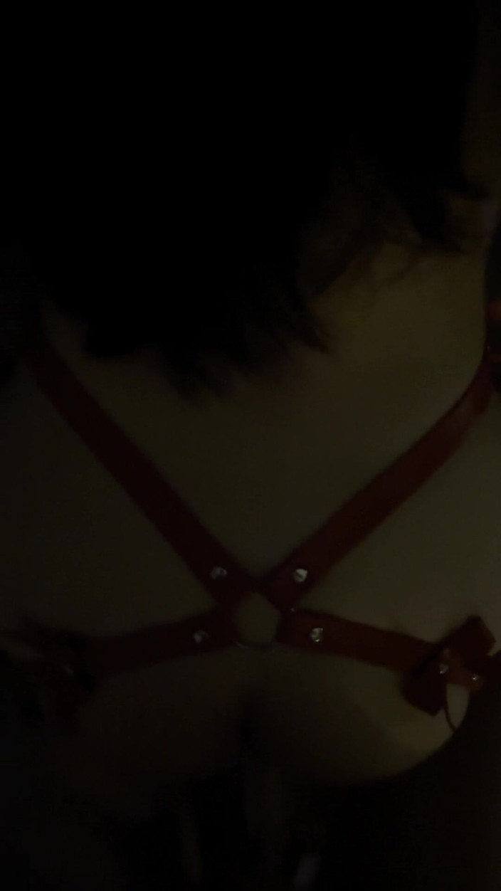 AsianHoneyAss: Vášnivý sex zezadu proti oknem hotelu, Kožená Cosplay