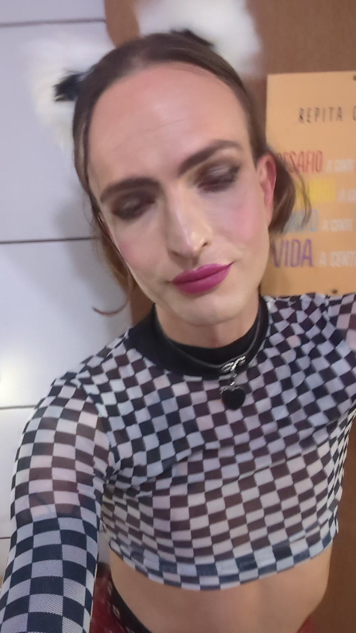 Sisssyl: 젖탱이를 보여주는 멋진 소녀