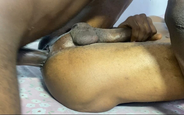 Streetboyscock: Une grosse bite noire baise le fond d’une grosse bite