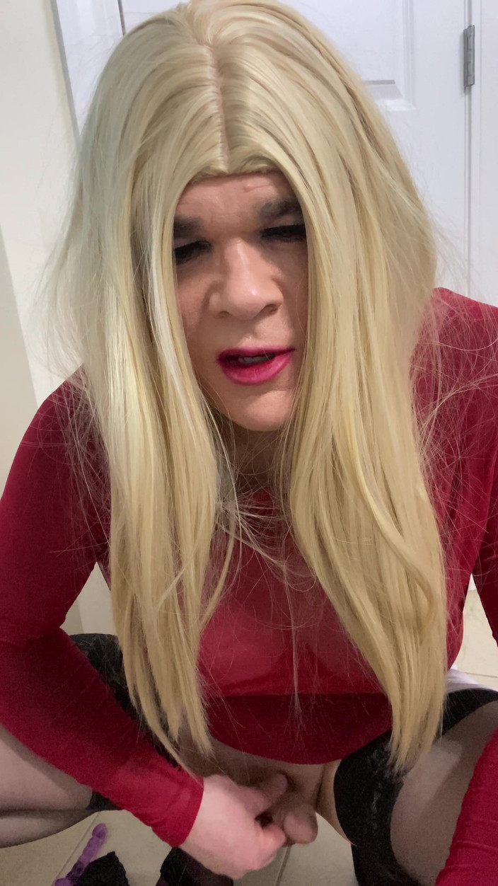 MadisonCD2025: Waria amatir lagi asik pamer tubuh bahenolnya sambil pamer itil...