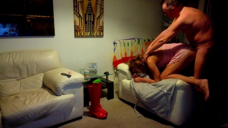 Gigi and David: Gigi a Dave, Obývací pokoj jen pro nás párty, série,...