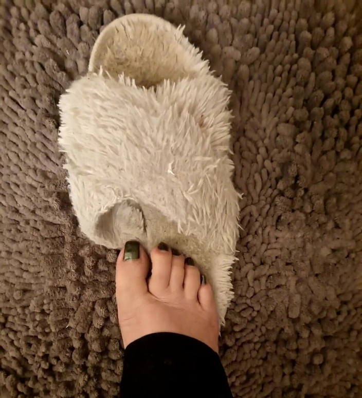 Madame SkorpSolez: Just Sold这些拖鞋