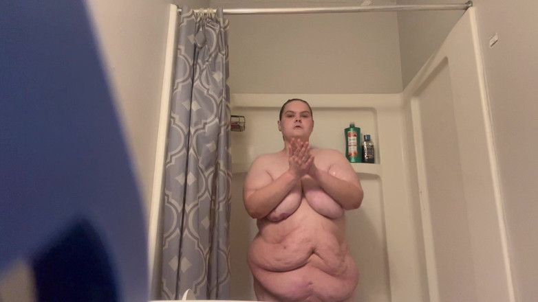 Fat Goddes: Розбещена товста сучка приймає душ