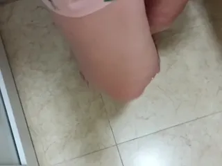 FrauleinP: Dessperate Pissing