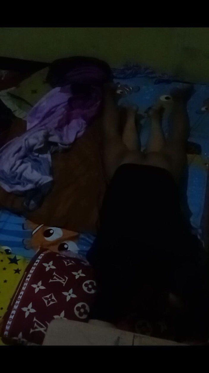 Famly sex: Genç kızın götü sikişirken iç çekişini duyduğumda çok lezzetli oluyor