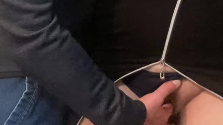 Niki studio: Wow! Kirli yabancı parmaklarıyla metroda amımı ovuyor