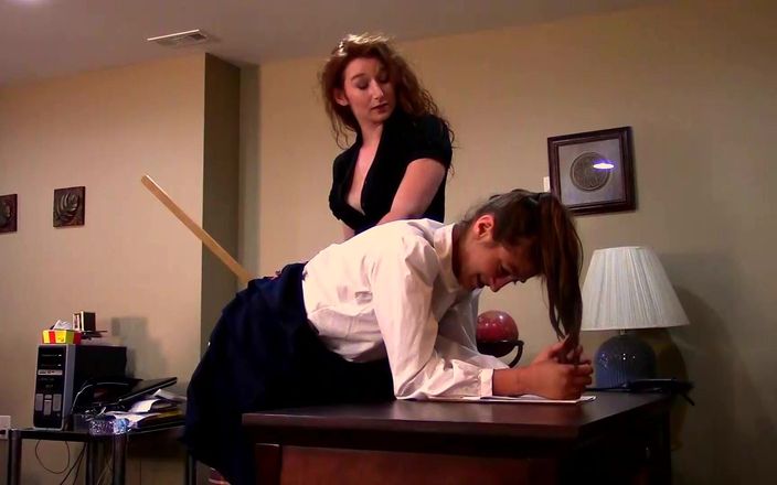 Punished Brats Spanking: De verslaggever S1 E2
