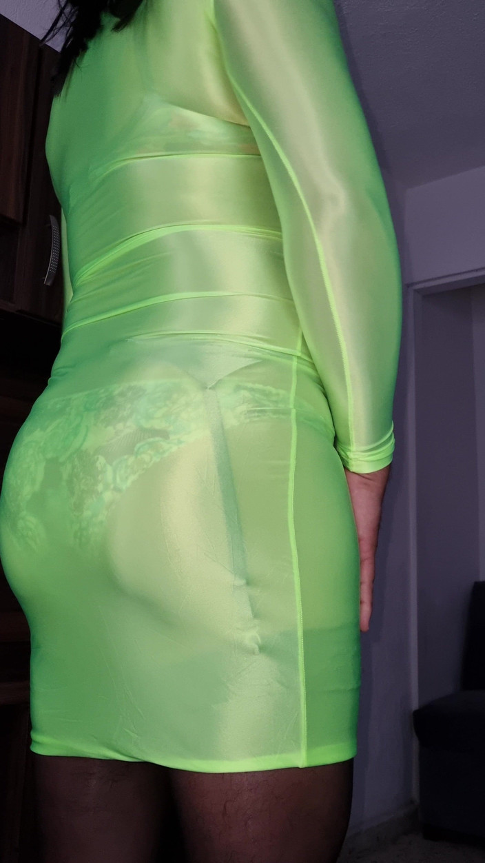 Sexy shinny clothes: 新的lime绿色紧身连衣裙和花卉印花内衣