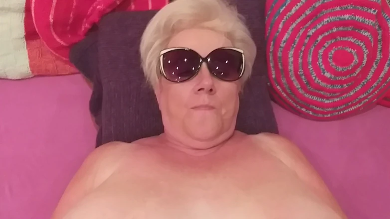 PureVicky66: Hard Orgasm with Grandma