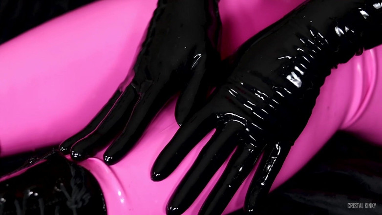 Cristal Kinky: Cristal дивна рожева латексна повія трахається з трах-машиною