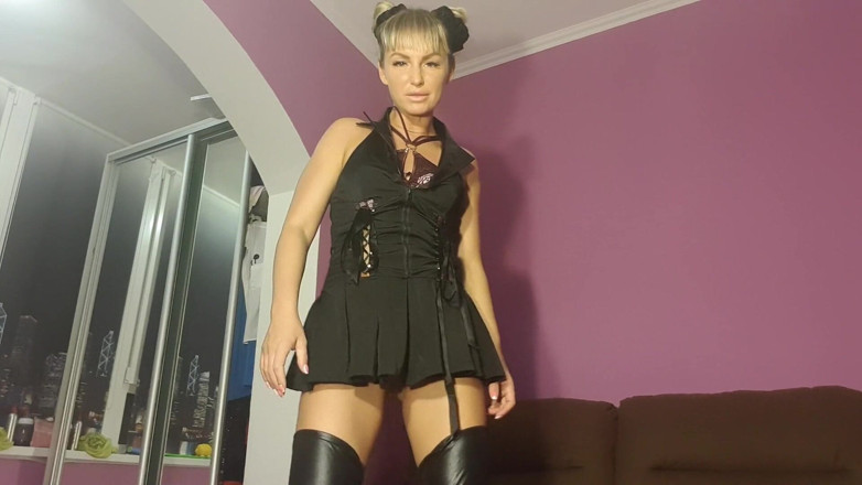 Nadi_Zabava: Police women sit in your face