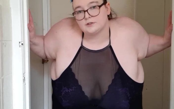 SSBBW Lady Brads: Sexy lingerie on this cute body