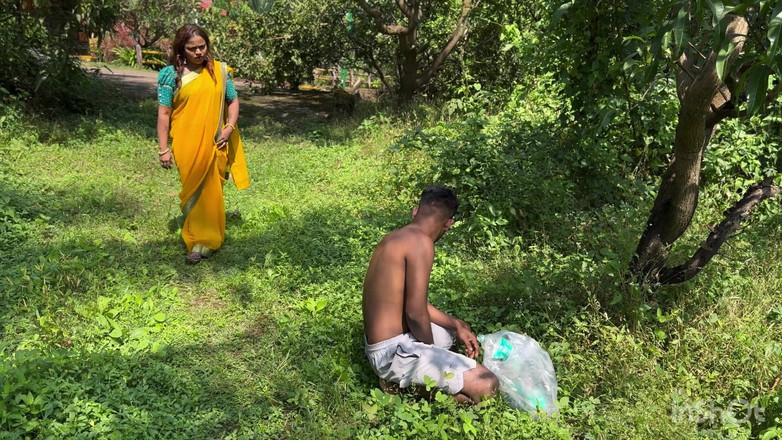 Tightmaal: Nuovo videohot desi Bhabhi ha visto il spazzatura e è andato...