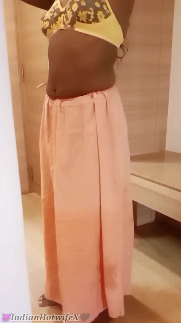 RenuRaj: Tamilische desi schlampenfrau renu halsfick blowjob zum stier, cuck beobachtet!...