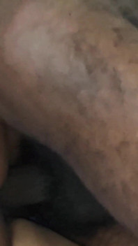已婚妻子欺骗她的丈夫，并被青少年继兄弟性交