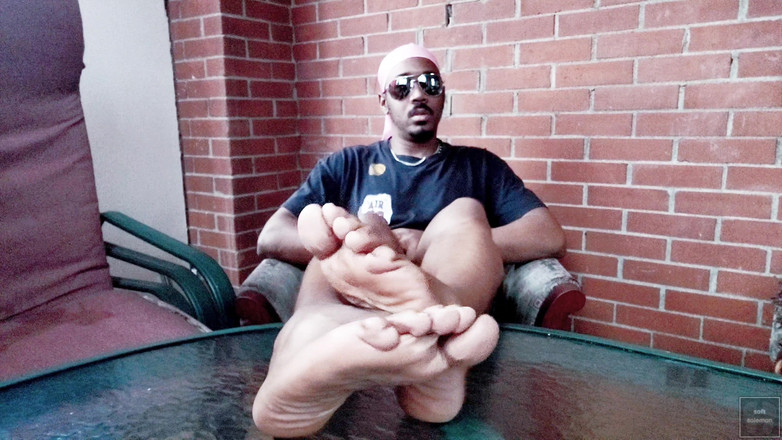 Soft Soleman: 내 부드러운 밑창을 솔라리움에서 만지고 보여줘 (2025)