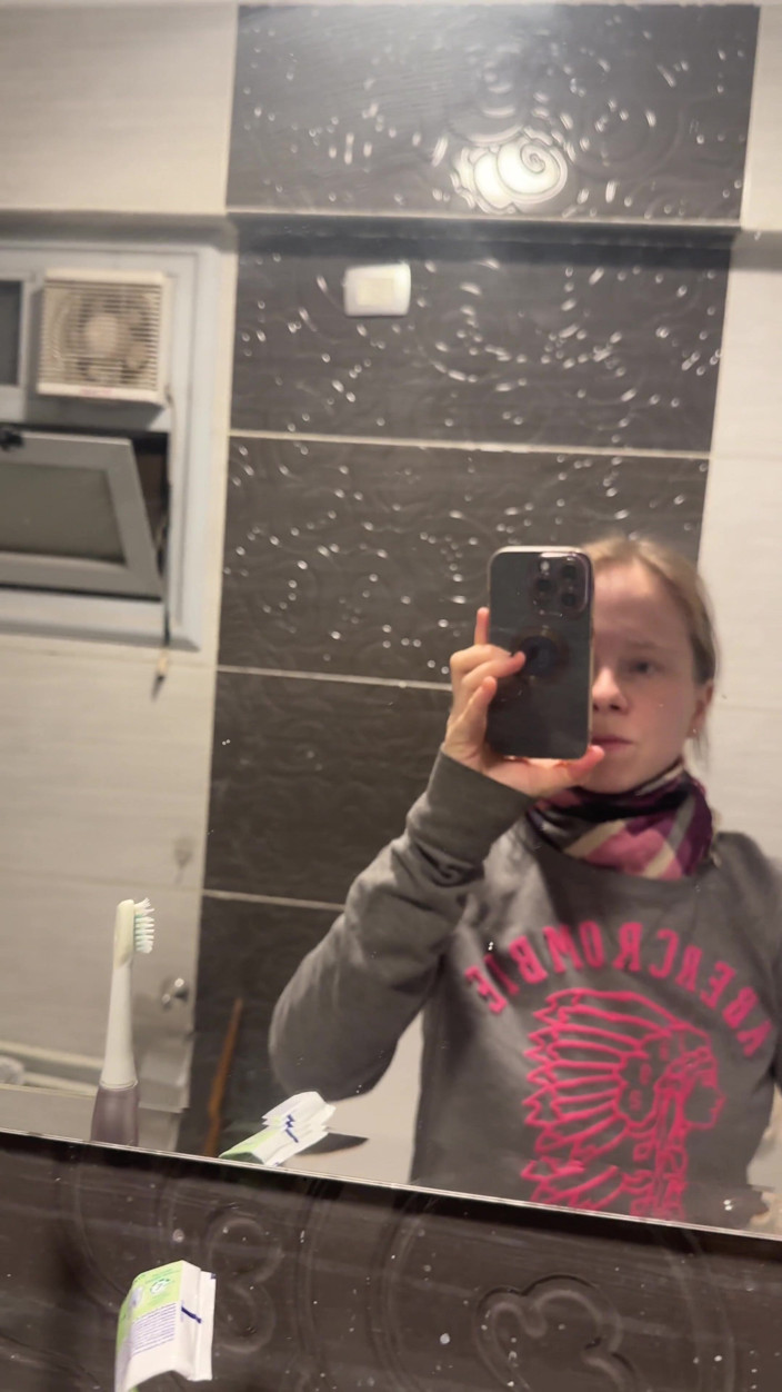 SweetLucy96: Rakkniv tryckt in i min fitta