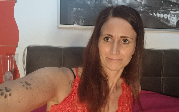 NadjaNeah: Czy idę za daleko? Pokazuję moje piersi w Internecie!