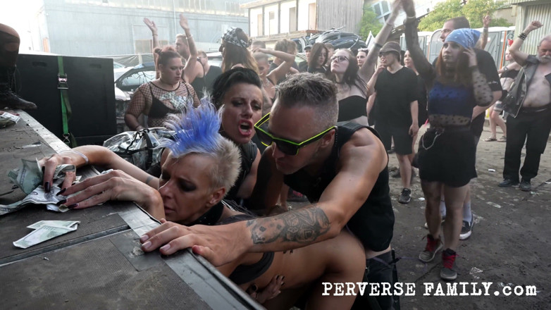 Perverse Family: Perverse Family 52.4 (sezon 4): punk hardcore porno