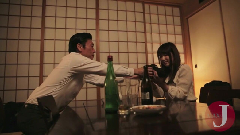 Asian happy ending: Хорошенькой азиатской брюнетке жестко выебали киску