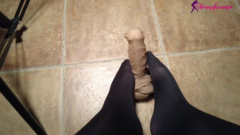 Tights free: I push the pantyhose dildo into my dripping wet cunt...