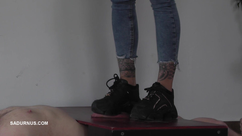 Sadurnus: Stăpâna Cleo Happy Finish Crush!