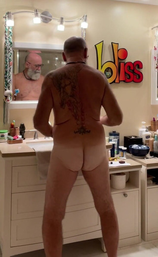 feedmedick: Просто нужно что-то в мою жопу.