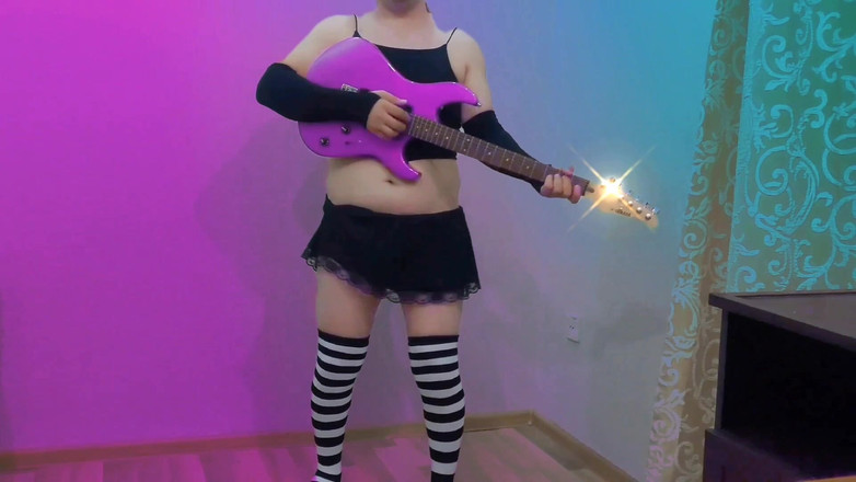 Kitty_Cross: Te estoy seduciendo con música romántica y te hará sentir...