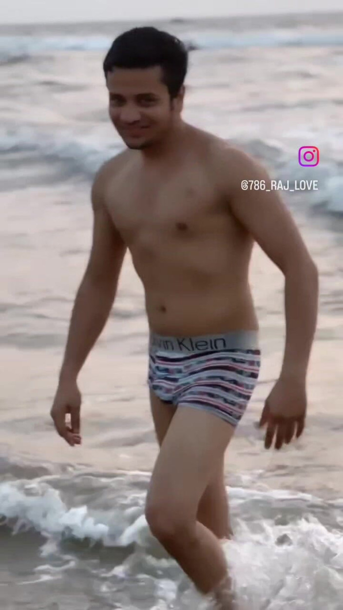 Indian slut: 해변 산책