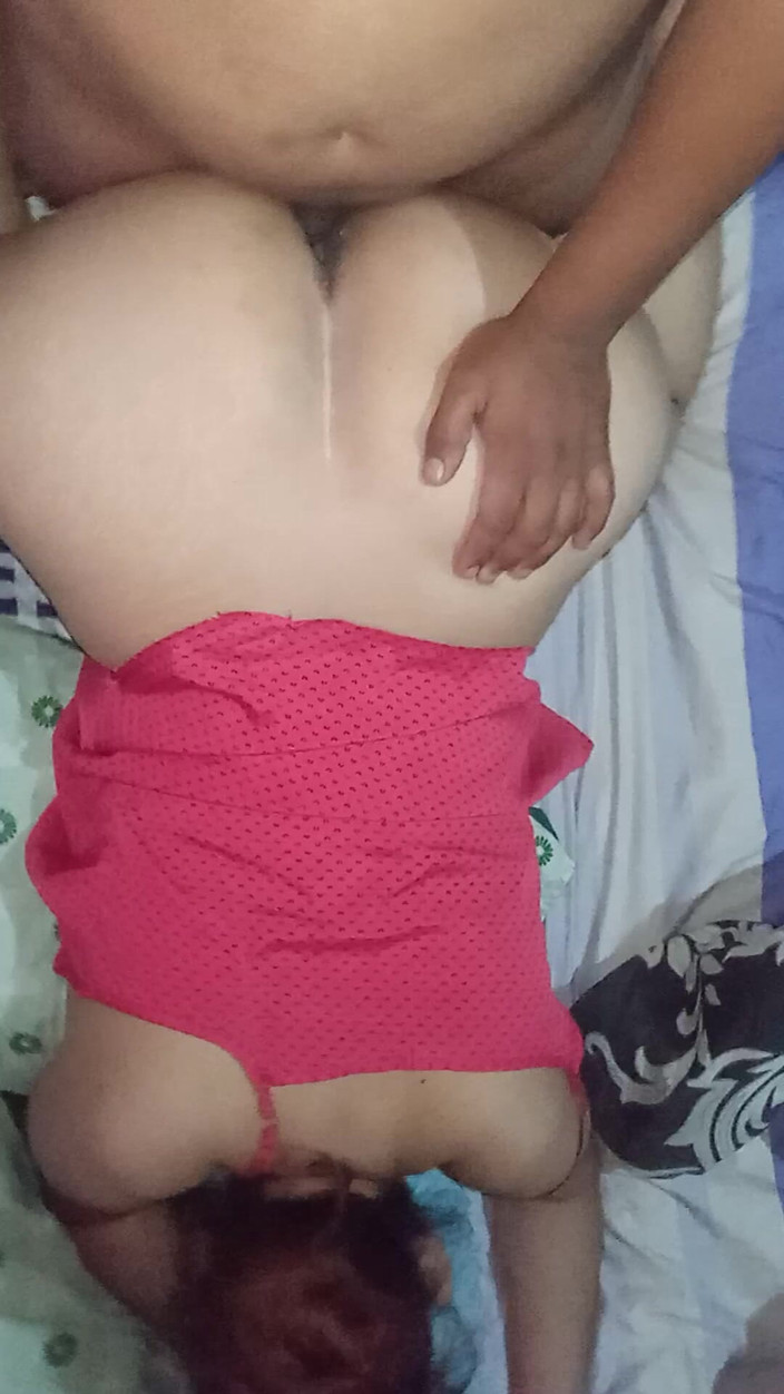 Eatrella j: 被操的婊子从这么多的操逼中变得湿了