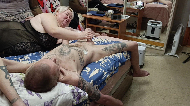 Zona901: 继母给我的精液深喉口交