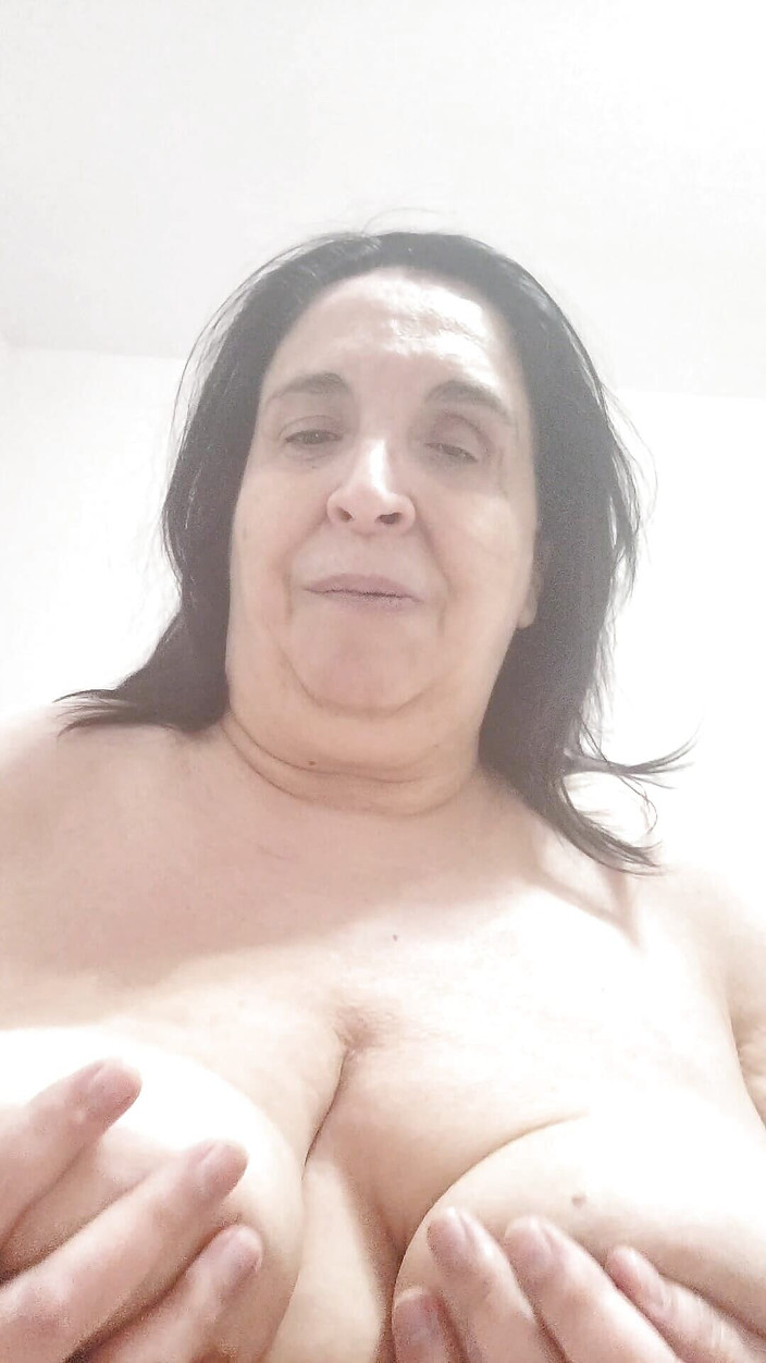 CoolMarina: Palmiragordi debütiert mit mit dem Mop-Stick