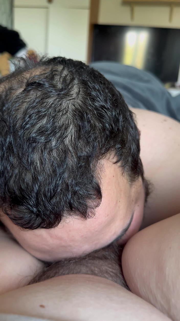 Teamfreeki: Jedzenie dziewczyny na zewnątrz