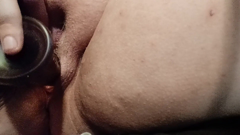 Nicky Wills: Big dildo masterbaiting fat pussy