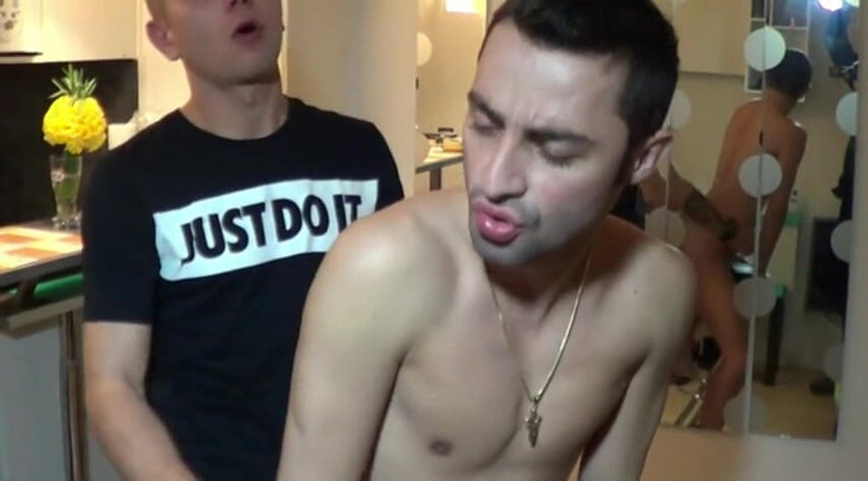 Gaybareback: Oswar Wood top XXL Guy creampie bottom