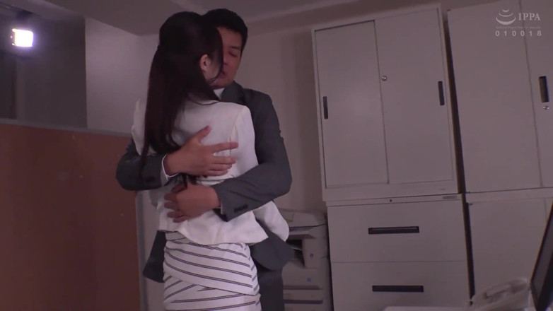 Smooth Time: Younger Female Boss Seduces Me with Sweet and Teasing Whispers...
