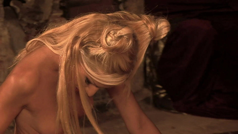 Hand Lotion Studios: Flexível loira dá a dois cavalheiros um boquete e fodida...