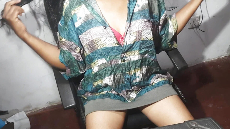 PinkyCouple: Assamees Sri Lankaans meisje is hier om haar naakte lichaamsbogen...