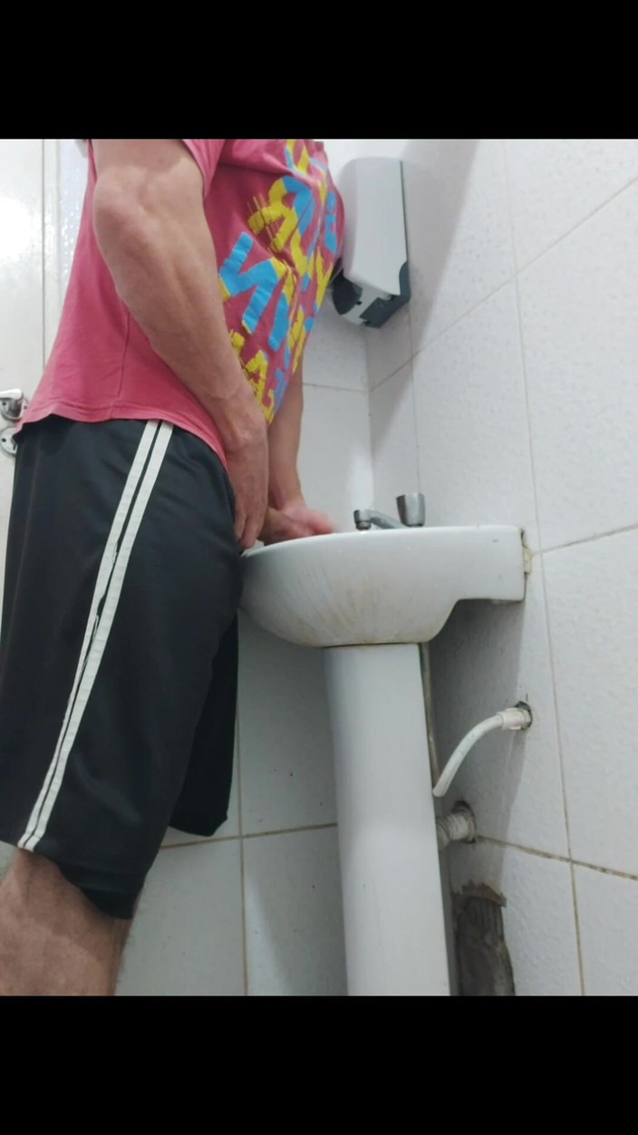 Carlos Simoes: Un Brésilien se masturbe pour ses amis puis quelques vidéos...